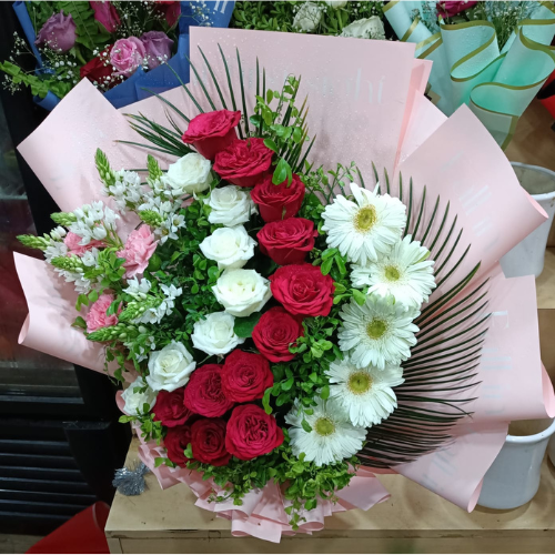 Elegant Bloom Harmony – Mixed Flower Bouquet